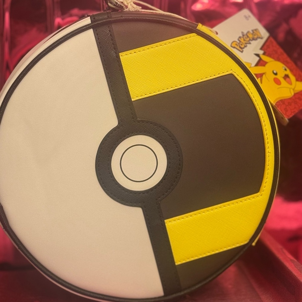 Loungefly Poké Ball crossbody